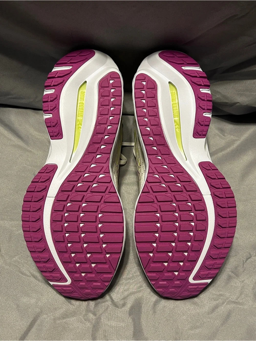 Mizuno Women's White Running Shoe with Pink Accents